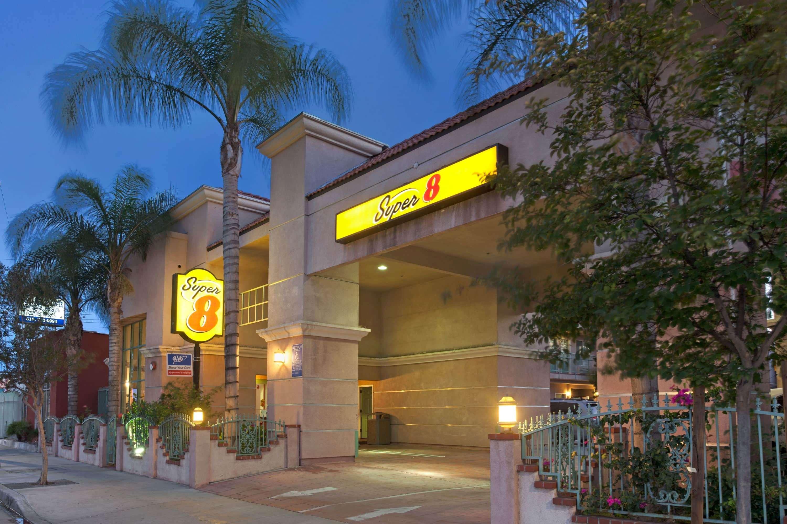 HOTEL SUPER 8 BY WYNDHAM NORTH HOLLYWOOD LOS ANGELES, CA 2